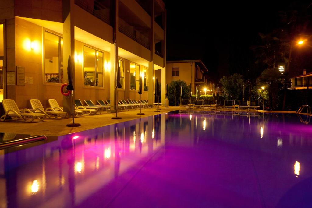 Bazén v ubytování Hotel Idania nebo v jeho okolí