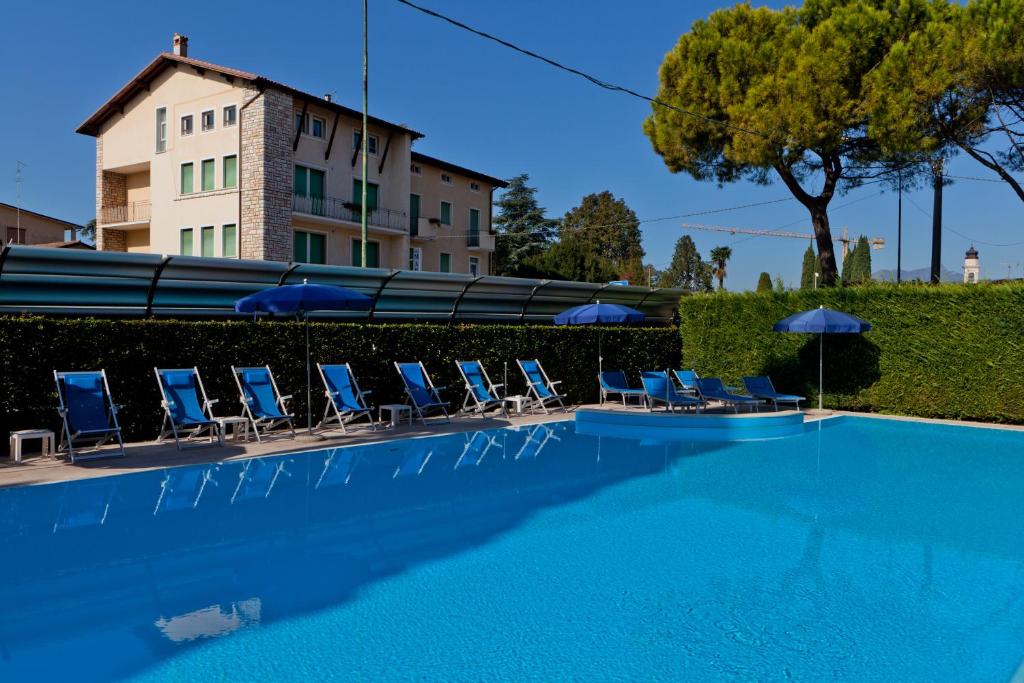 Bazén v ubytování Hotel Idania nebo v jeho okolí