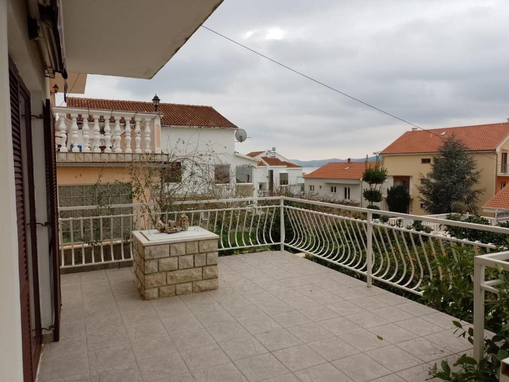 Un balc&oacute;n o terraza en Apartment Luce - with terrace