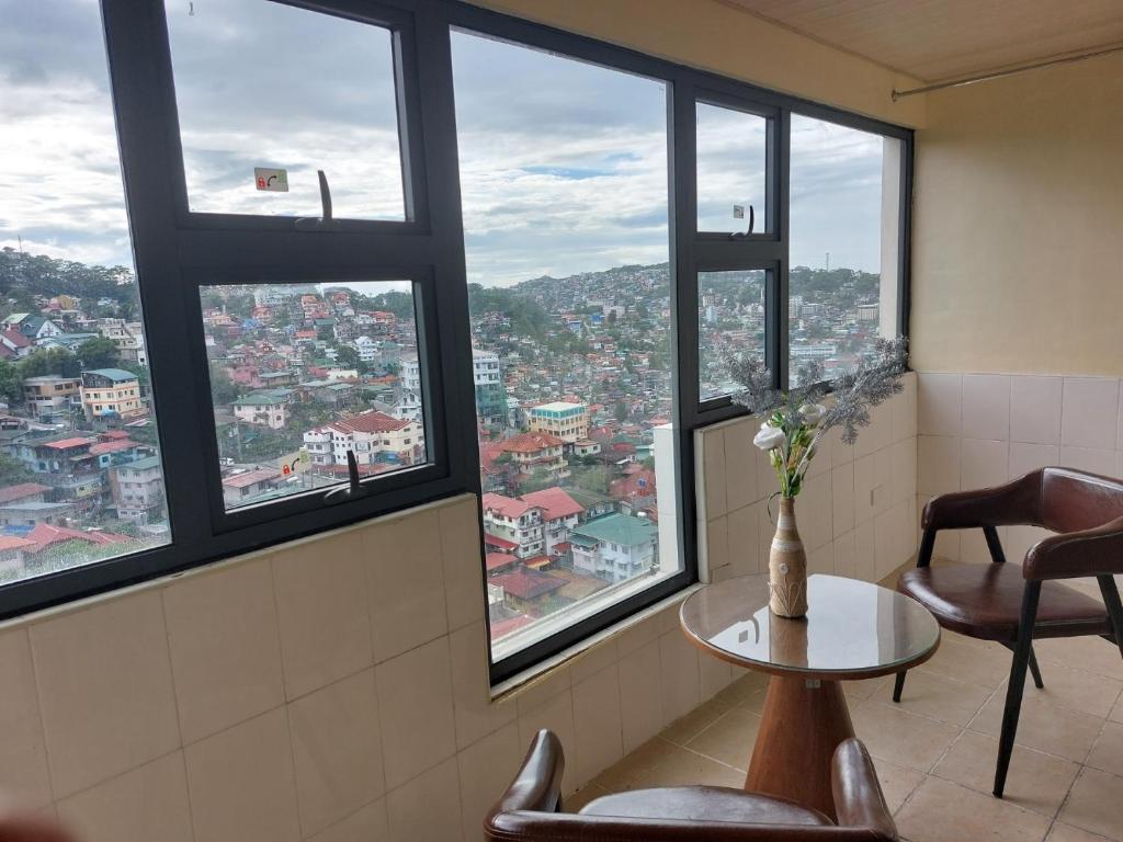 Nespecifikovaný výhled na hory nebo výhled na hory při pohledu z hotelu
