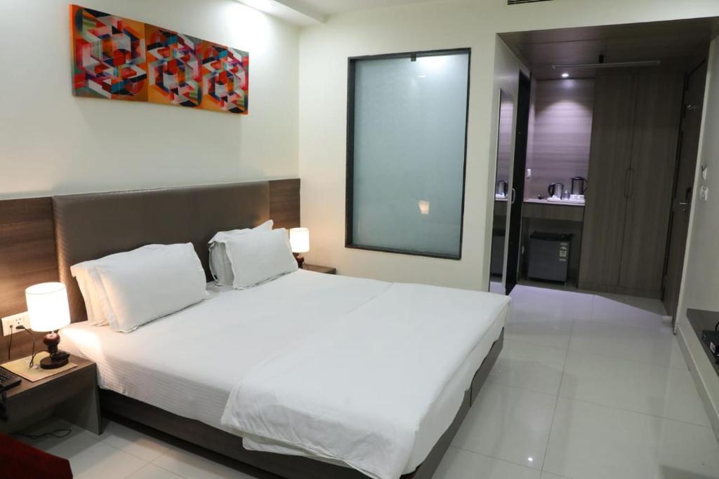 Postel nebo postele na pokoji v ubytování Hotel Sopan Heights