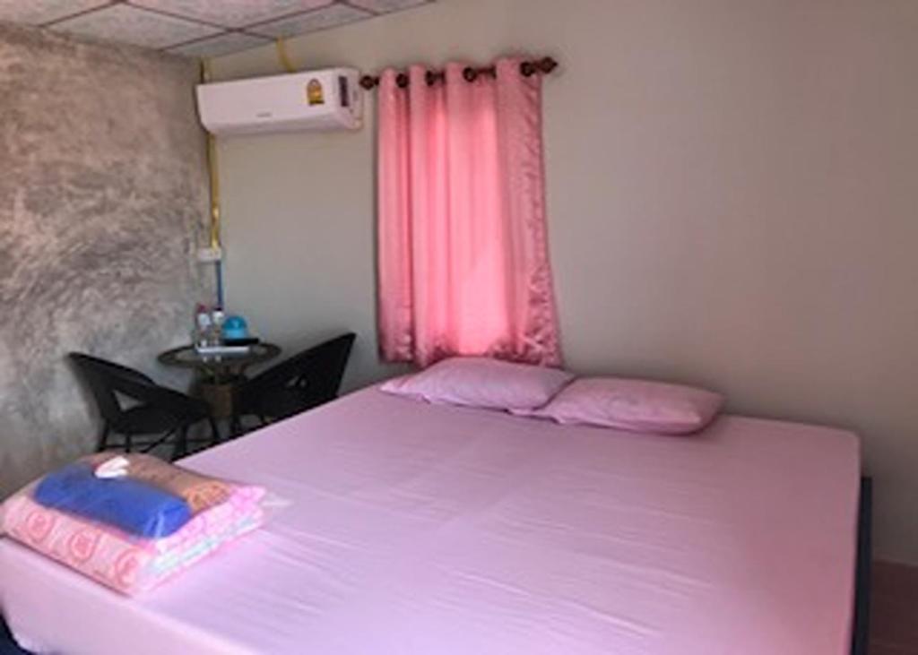 Postel nebo postele na pokoji v ubytování Baan Pak Wangthong