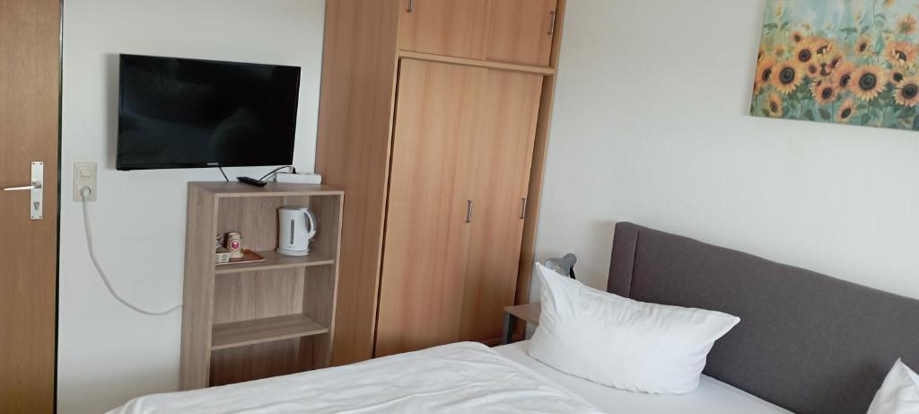 Pension Grübel - Habitación Doble Con Baño Compartido