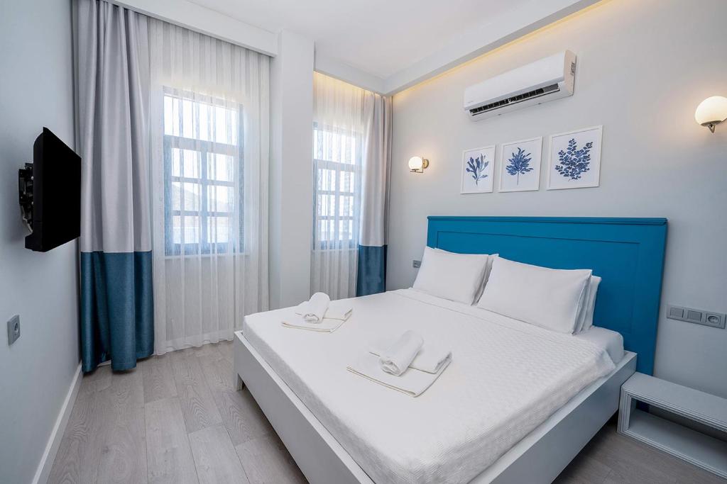 Postel nebo postele na pokoji v ubytování Kas Marin Hotel