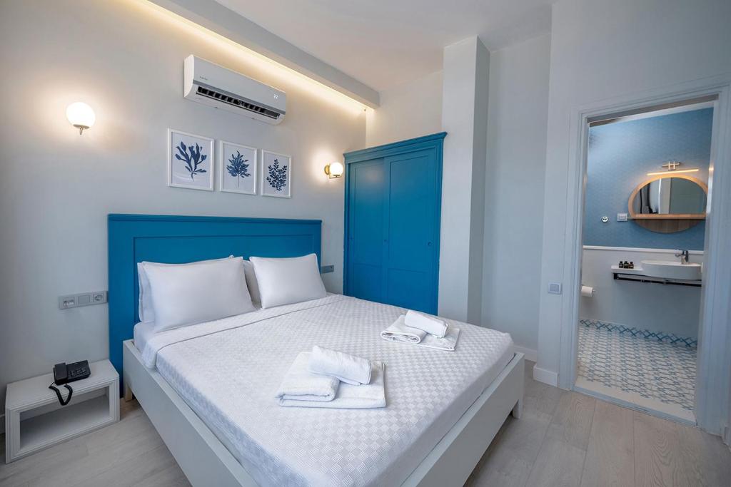 Postel nebo postele na pokoji v ubytování Kas Marin Hotel
