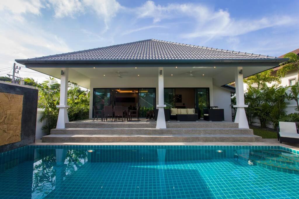 Bazén v ubytování Baan Chang by G Estate Phuket nebo v jeho okolí