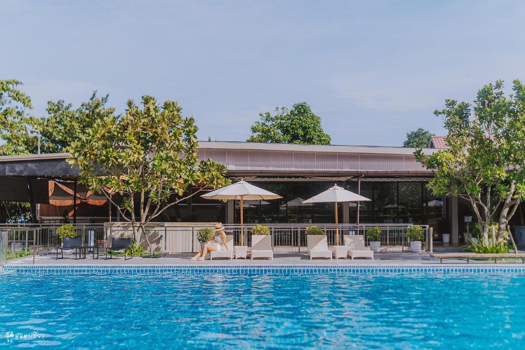 Bazén v ubytování Sand Dunes Chaolao Beach Resort nebo v jeho okolí