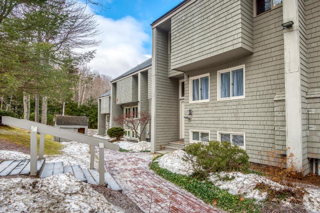 R18 Affordable Skiin Skiout Bretton Woods Townhome mountain views