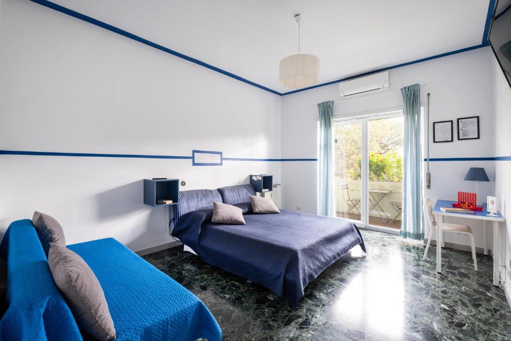 Posteľ alebo postele v izbe v ubytovaní Take It Easy Roma Guest House