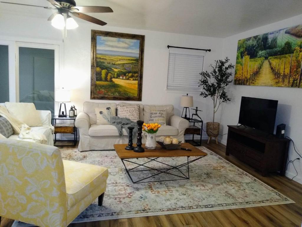 House with New Addition King Size Bed, close to Downtown, St Helena, Kenwood - Maison De Trois Chambres