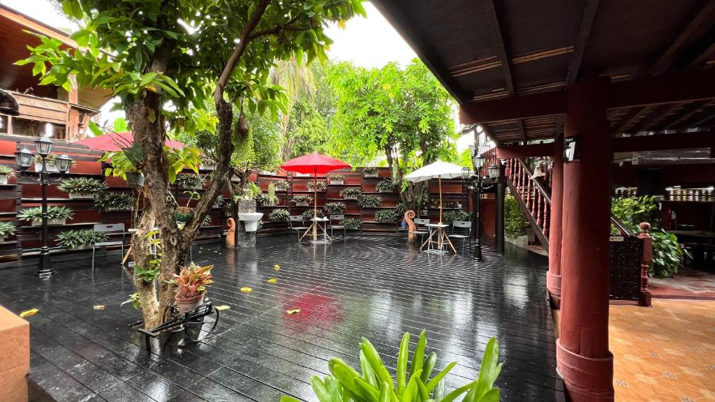 Restaurace v ubytování DONPIN8-Timeless House Chiang Mai