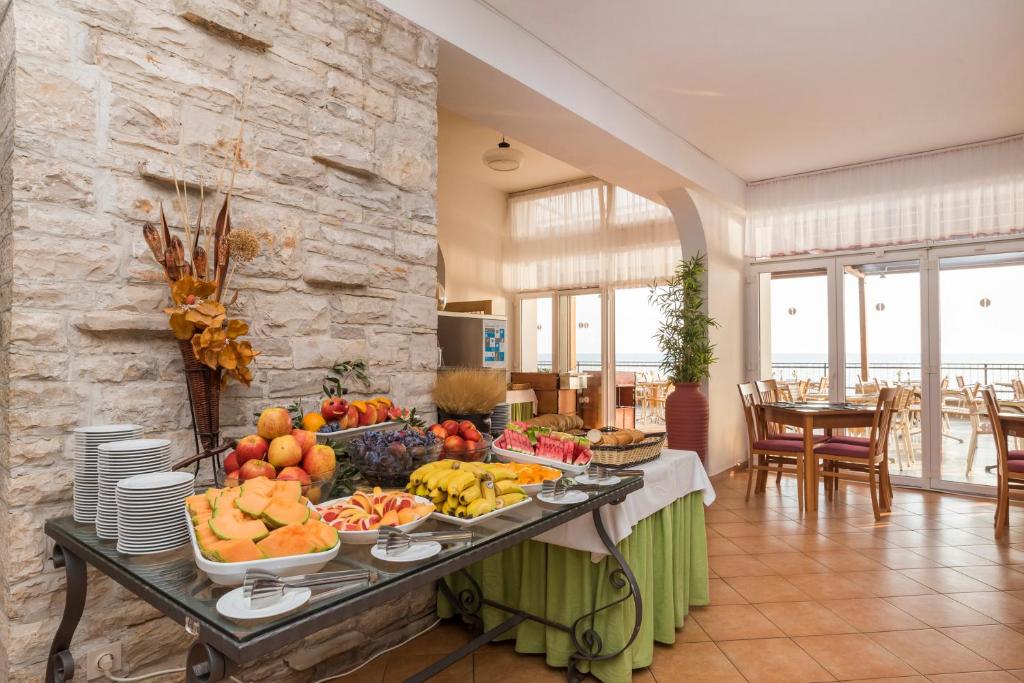 Cibo presso il villaggio turistico o nelle vicinanze