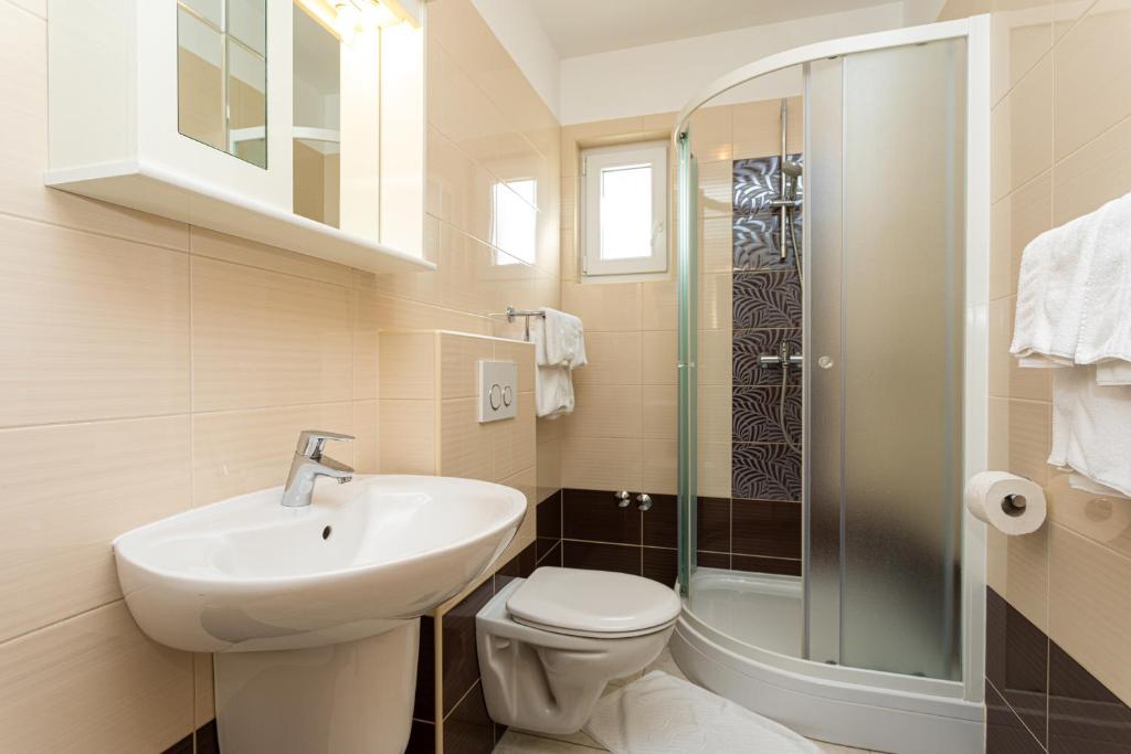 Kúpeľňa v ubytovaní Apartments Crneković V