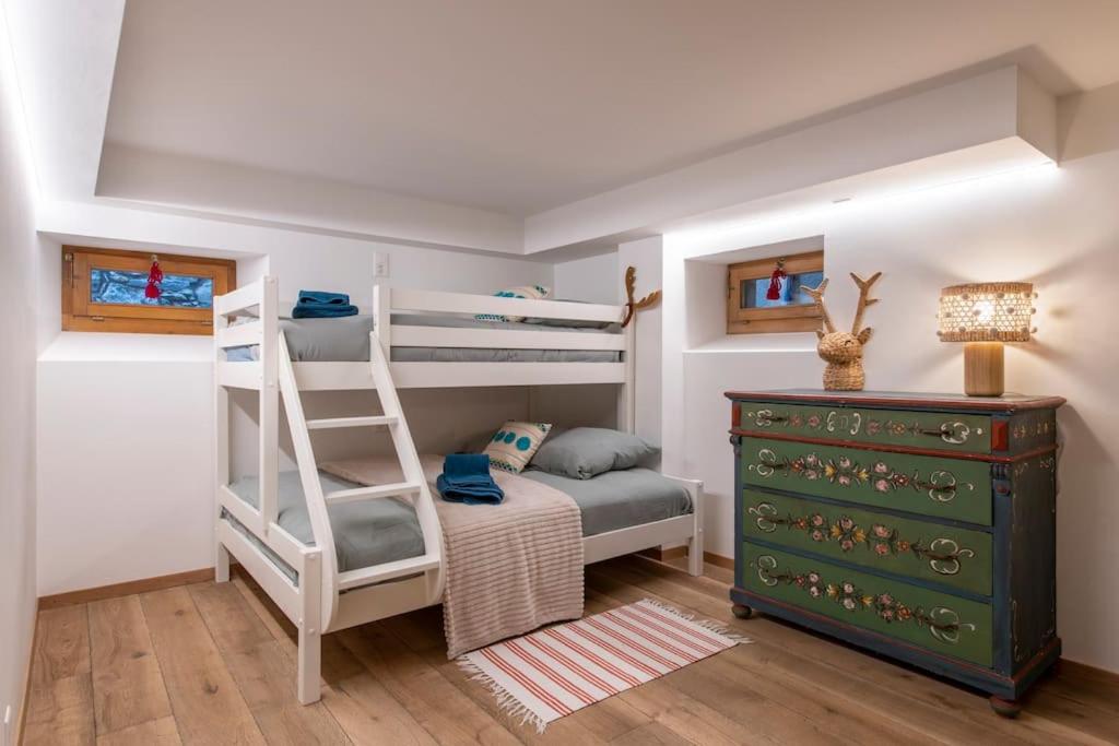 Postel nebo postele na pokoji v ubytování Luxurious Chalet in Verbier