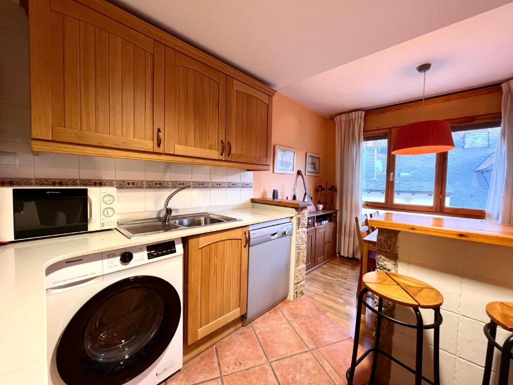 Kuchyň nebo kuchyňský kout v ubytování Apartament La Falla - L'Amfitriona