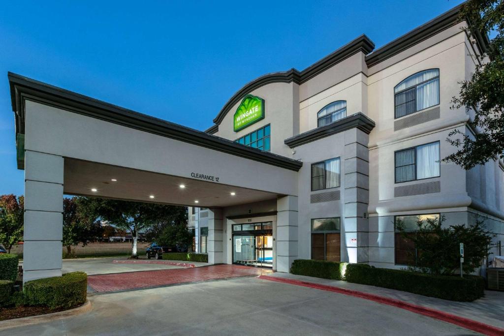 Hotel Wingate by Wyndham - DFW North, Irving, TX - Booking.com