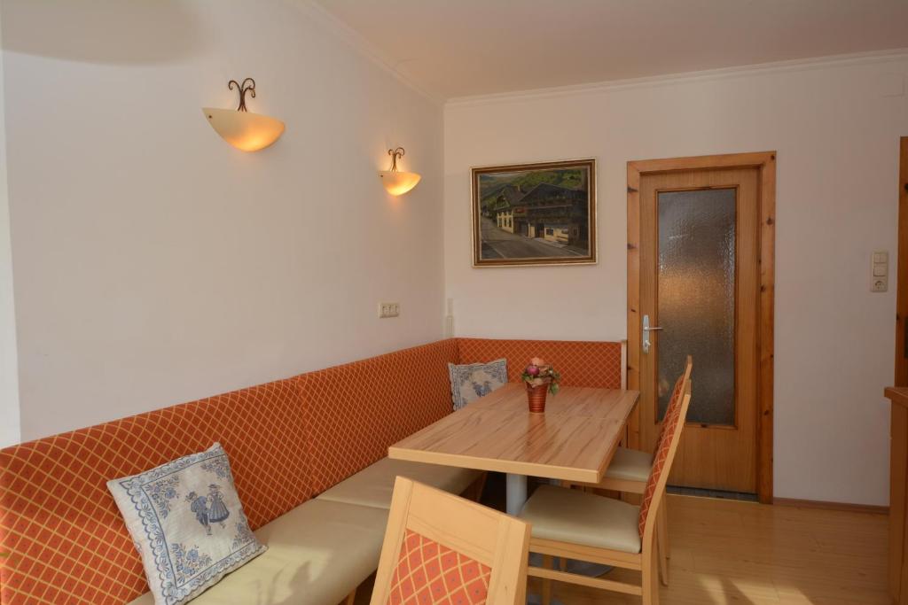 Posezení v ubytování Haus Kleineisen by Châtel Reizen