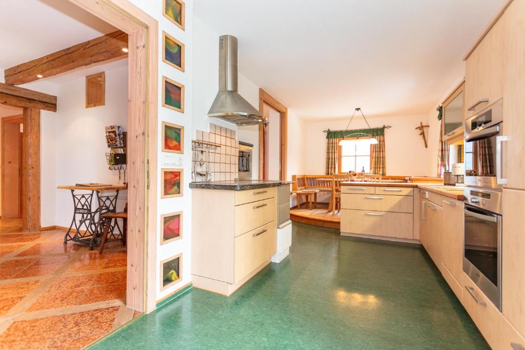 Kuchyňa alebo kuchynka v ubytovaní Ferienhaus Mittersill am Biohof Widholz