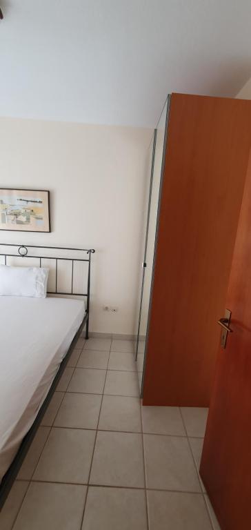 A bed or beds in a room at nikol villa elani