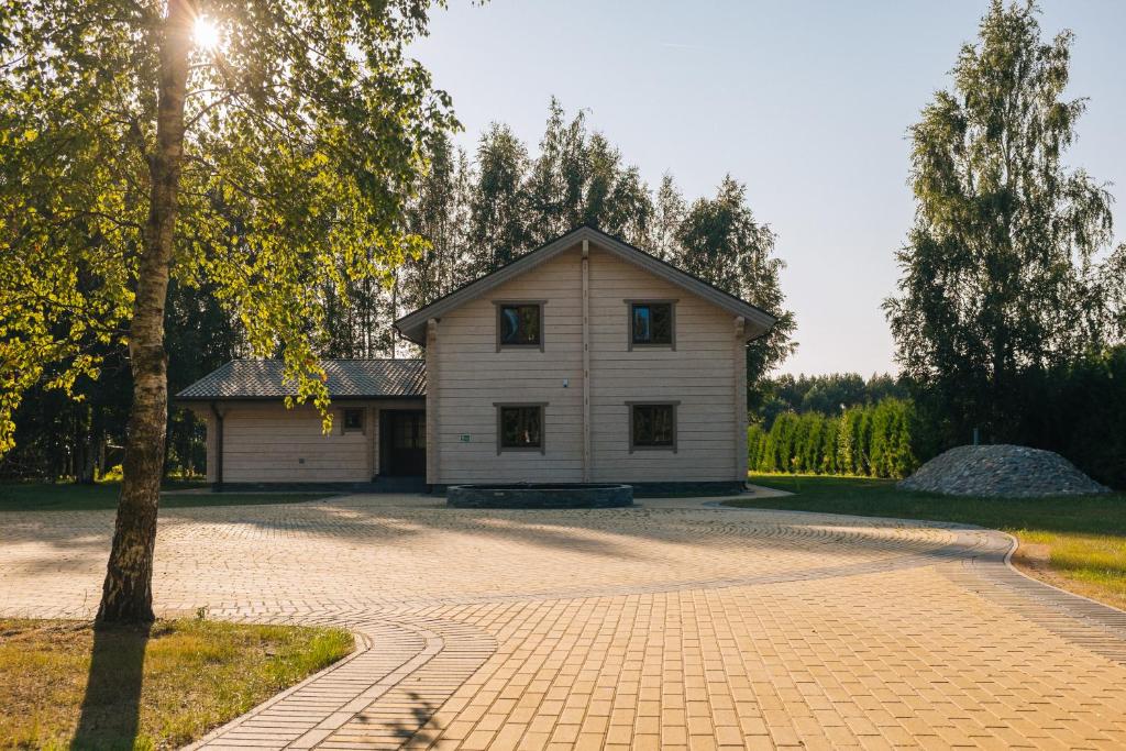 Budova, kde se vila nachází