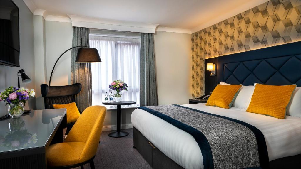 Voodi või voodid majutusasutuse Camden Court Hotel toas