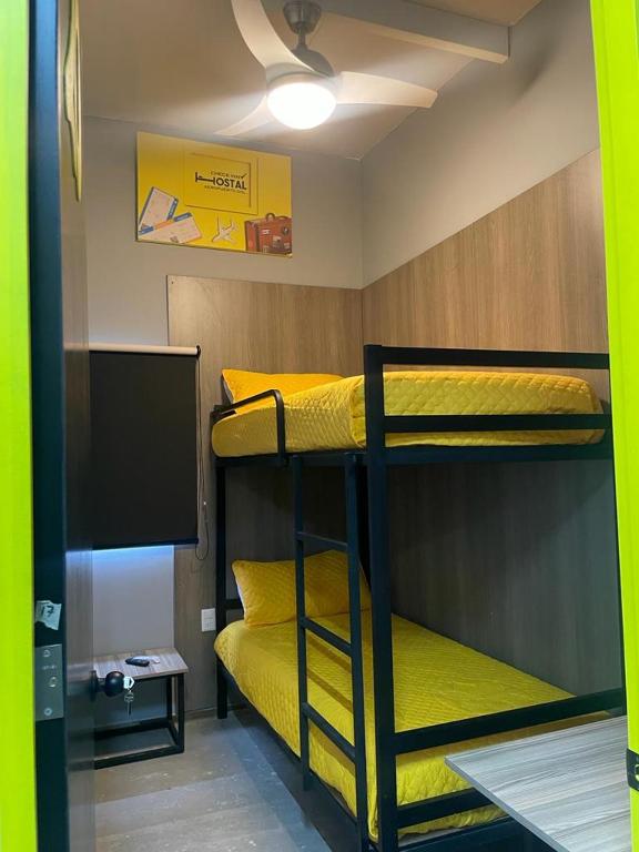 Postel nebo postele na pokoji v ubytování CHECK INN HOSTAL AEROPUERTO GDL
