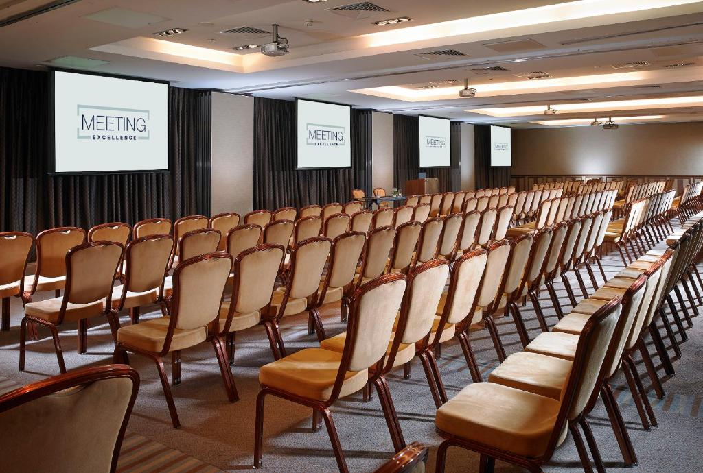 Ärikülastajate ala ja/või konverentsiruum majutusasutuses Camden Court Hotel