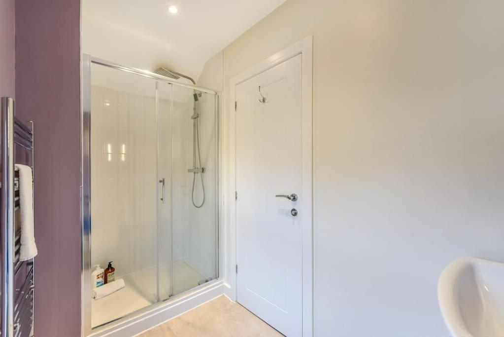 Fotografie z fotogalerie ubytování Modern Two-Level Apartment in Pontcanna v destinaci Cardiff