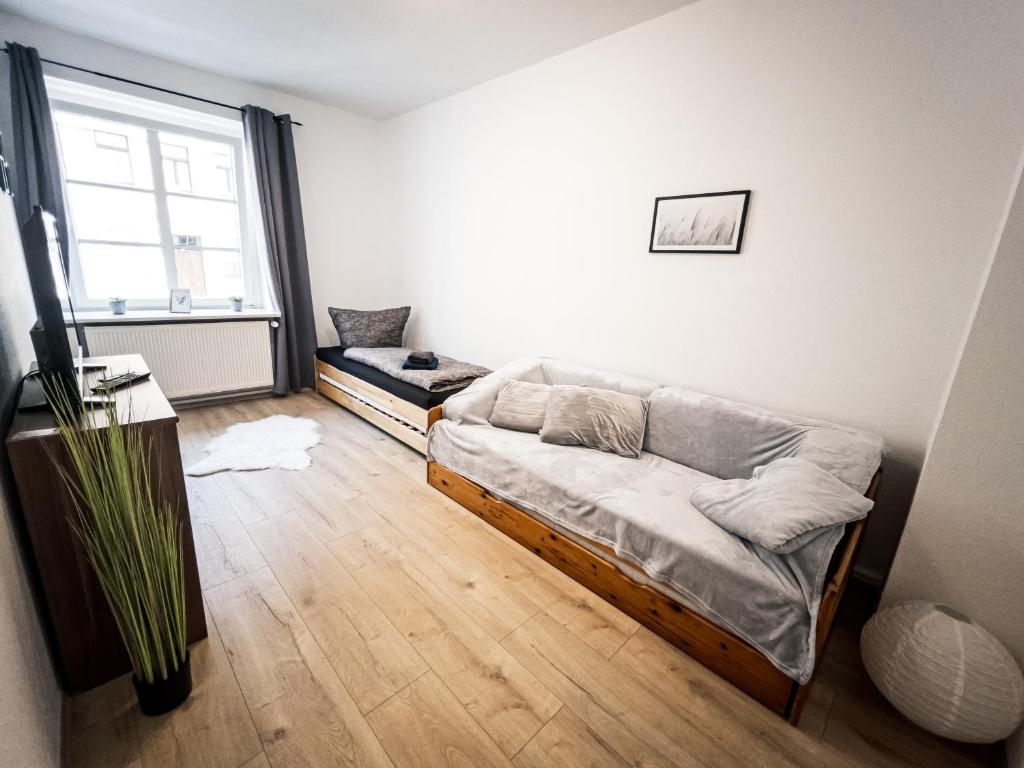 Ruhige 2 Schlafzimmer Wohnung: 5 Einzelbetten + Küche, modernes Bad, TV, Waschmaschine