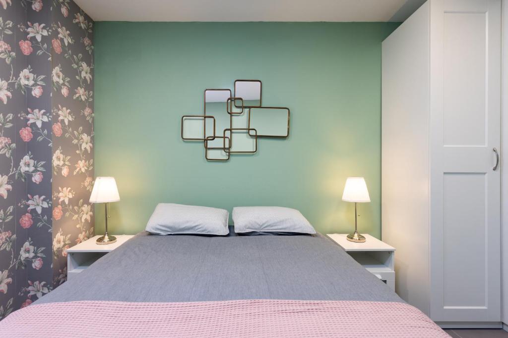 Posteľ alebo postele v izbe v ubytovaní Home2Book Terrace City Center Ramblas Santa Cruz