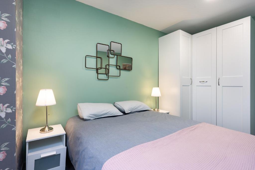 Posteľ alebo postele v izbe v ubytovaní Home2Book Terrace City Center Ramblas Santa Cruz