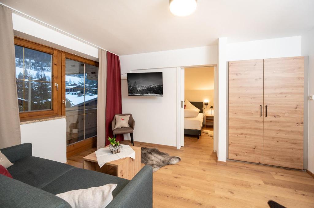 TV a/nebo společenská místnost v ubytování Kuckuck Hinterthal - Appartements