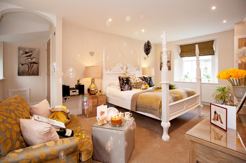 Windermere Boutique Hotel Spa Suites & Hot Tubs photo
