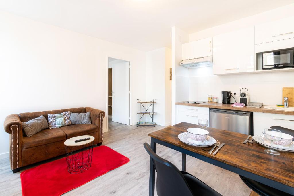 a living room with a couch and a table at Le Beteille in Rodez