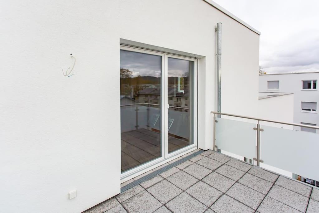 Balkón nebo terasa v ubytování Exklusive COZY 3-Zi-Penthouse mit großer Dachterrasse Nähe Europa Park und Rulantica