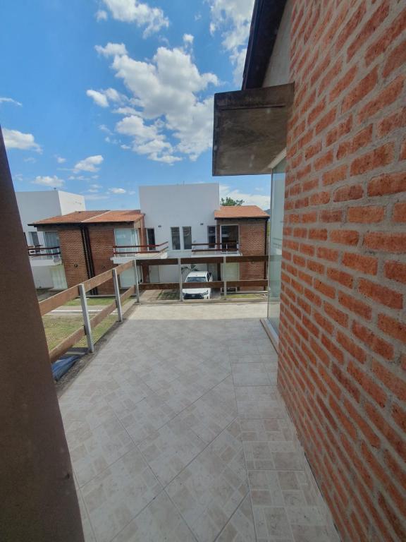 a view of the outside of a building with a brick wall at Alq Toba- Hermoso Duplex en Bajo la Viña in San Salvador de Jujuy