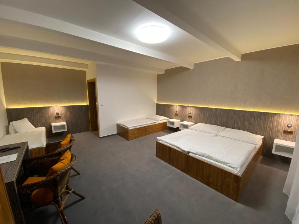 Postel nebo postele na pokoji v ubytování Hotel Prichovice