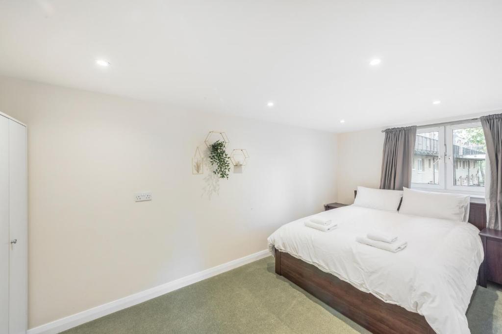 Spacious 4 bed house near Greenwich - Four-Bedroom House