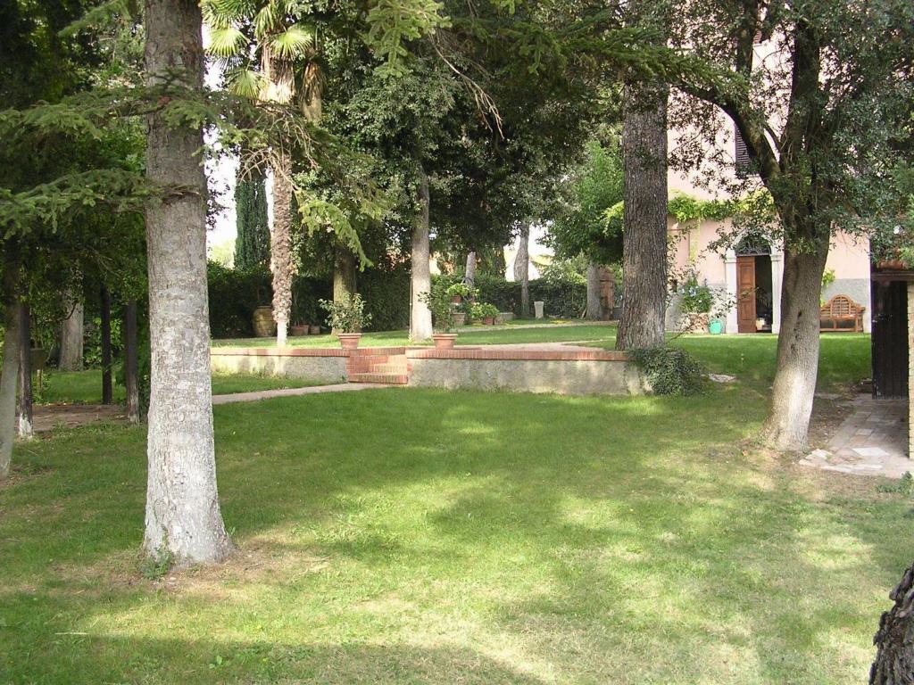 A garden outside Agriturismo Borgo Laurice
