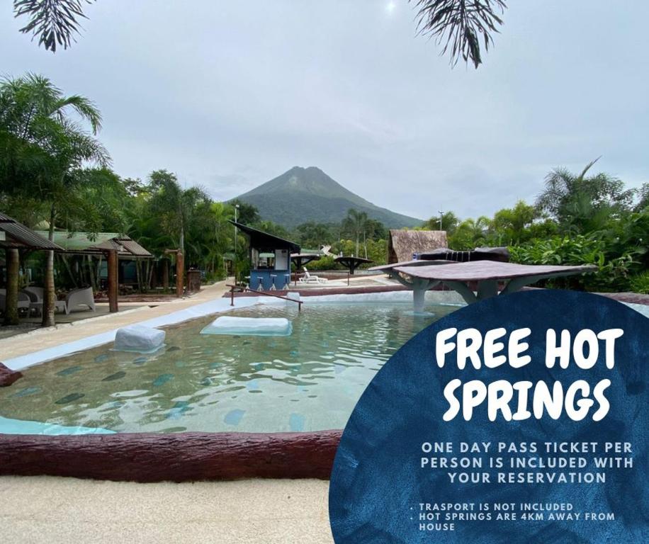 a sign in front of a swimming pool at a resort at Green Leaf House in Fortuna