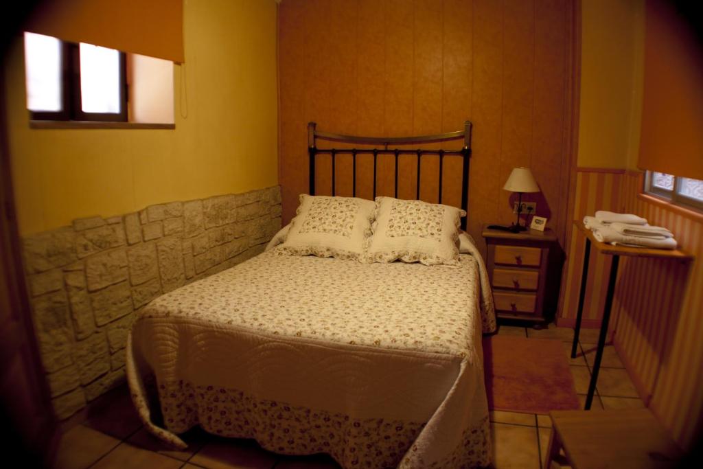 Postel nebo postele na pokoji v ubytování Posada de Peregrinos