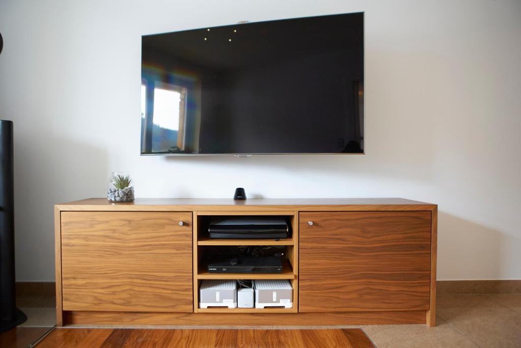 A television and/or entertainment centre at Marys Holiday Penthouse