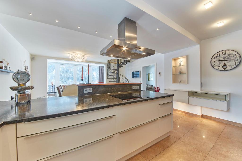 A kitchen or kitchenette at Marys Holiday Penthouse
