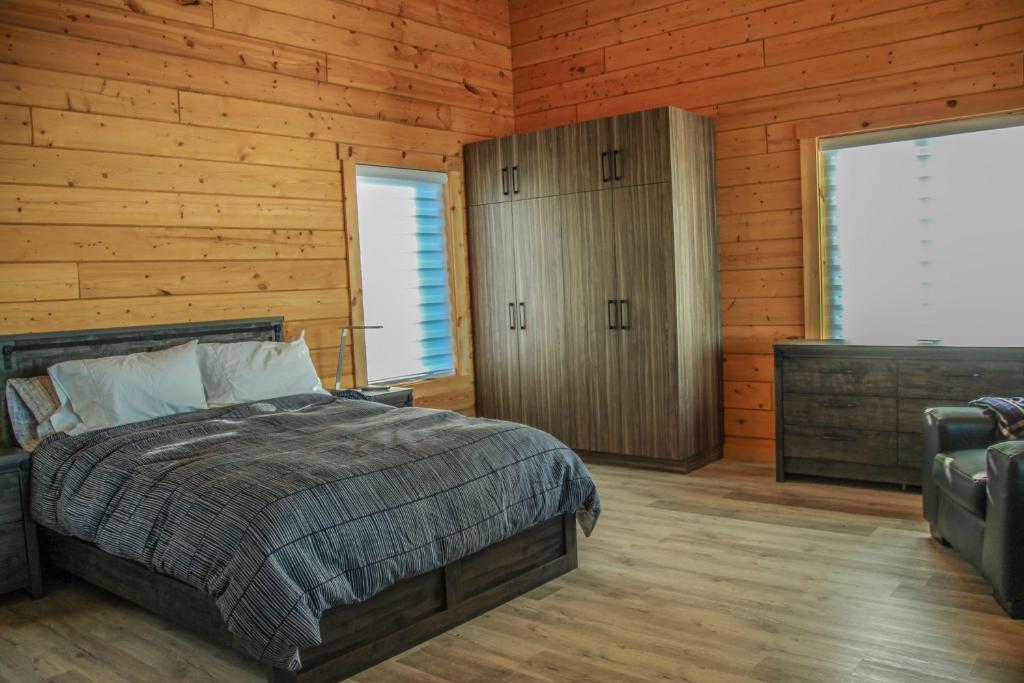 Postel nebo postele na pokoji v ubytování Chalets domaine Otis