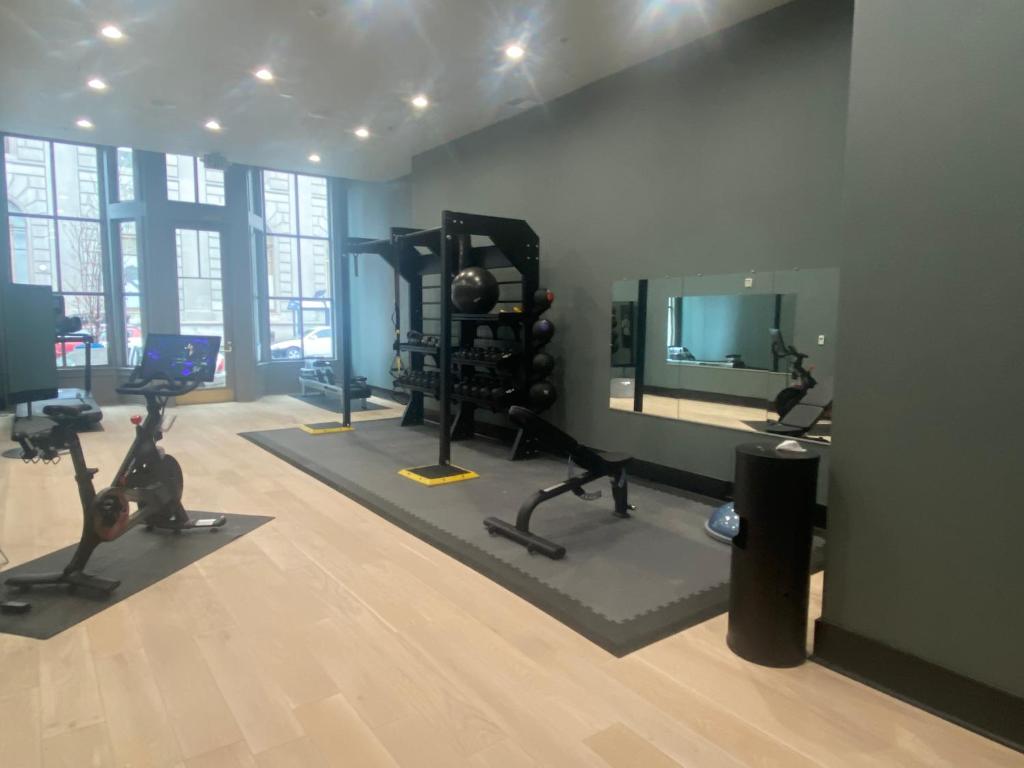 Fitness centrum a/nebo fitness zařízení v ubytování Harlow Hotel