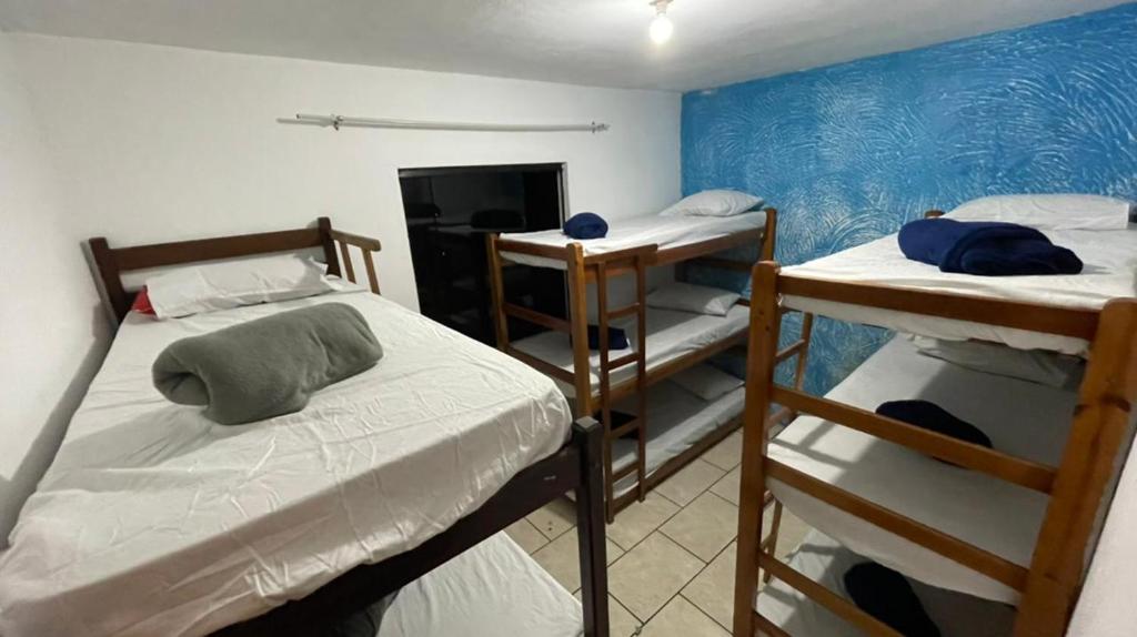 a room with two bunk beds and a fireplace at SANTO MAR HOSTEL in Arraial do Cabo