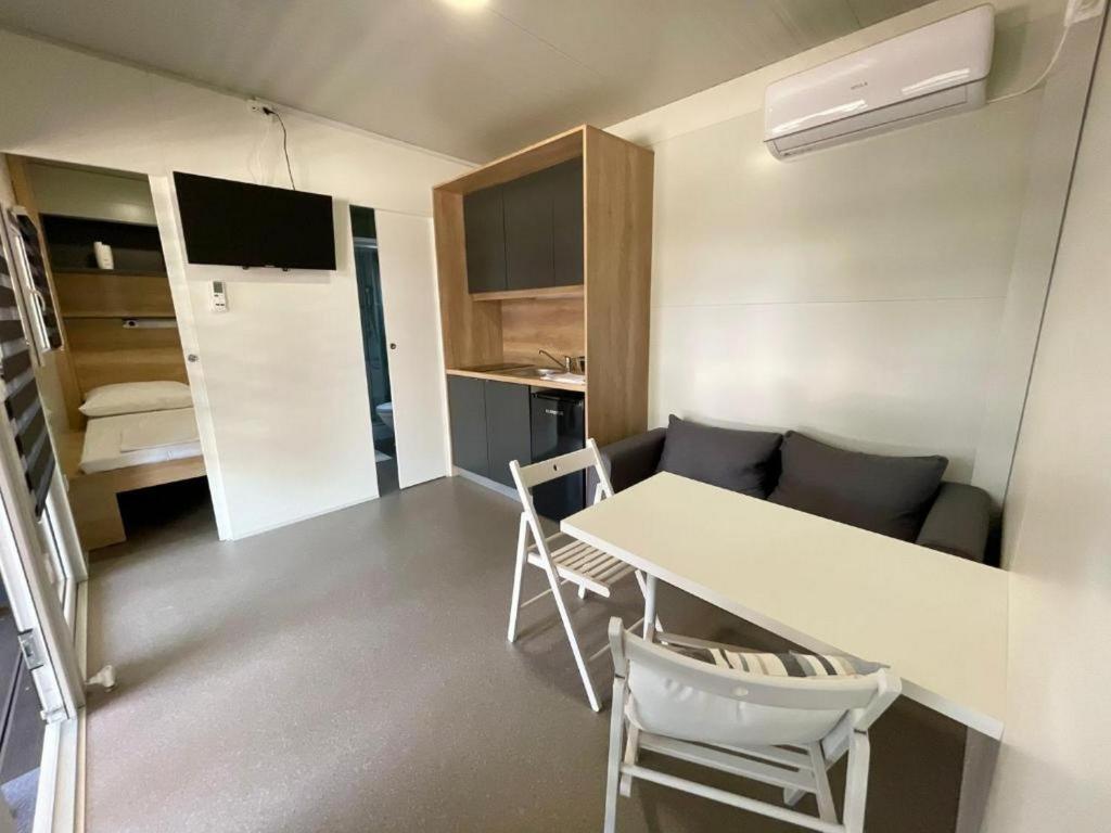 Kuchyňa alebo kuchynka v ubytovaní D&I mobile home