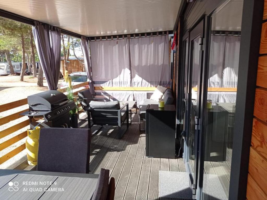 Posedenie v ubytovaní D&I mobile home