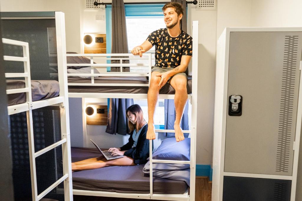 Palanda nebo palandy na pokoji v ubytování Mad Monkey Potts Point