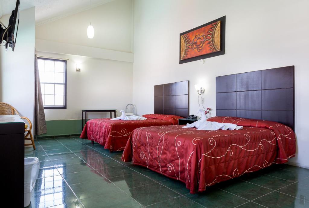 Postel nebo postele na pokoji v ubytování Hotel Raldos Inn